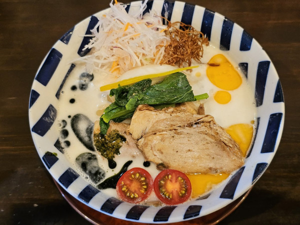 「鶏出汁と野辺地小カブのホワイトそば　1650円」@sobabar Ciliegioの写真
