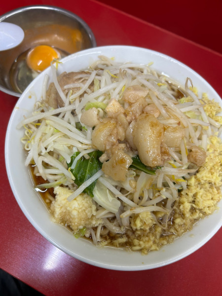 「小ラーメン　950円　生姜 50円　生卵　50円」@ラーメン二郎 越谷店の写真