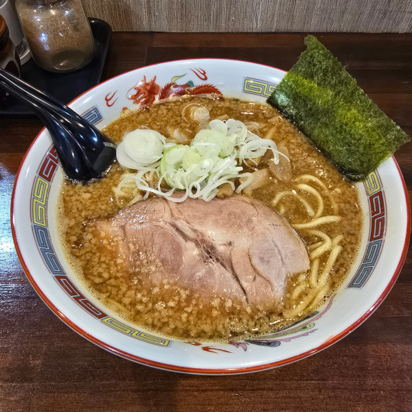 「濃厚 醤油 背脂」@らーめん 萬亀の写真