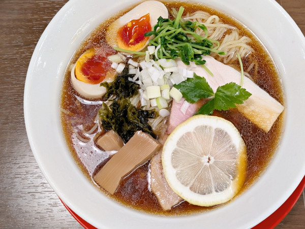 「冷やしラーメン+味付け玉子」@中華そば 麦笑 本所吾妻橋店の写真