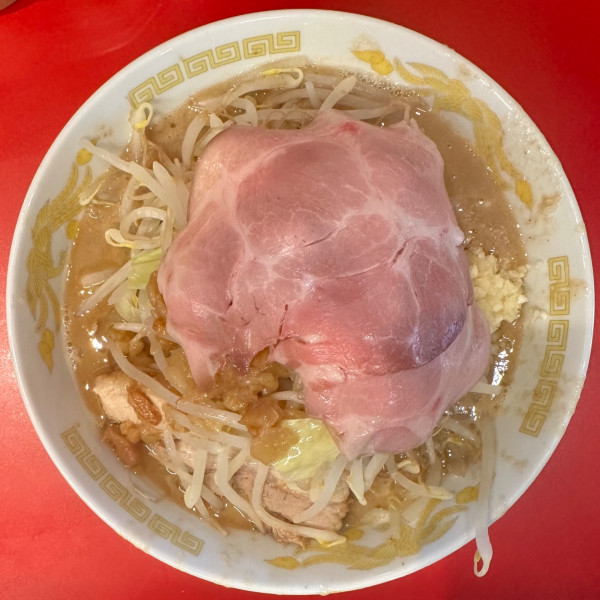 「ラーメン（野菜 ニンニク アブラ ローストポーク）」@それいけ！たかちゃんラーメン 群馬千代田店の写真
