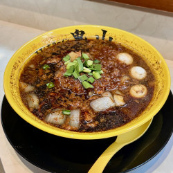 スタミナラーメン(950円:麺少なめでうずらプラス)