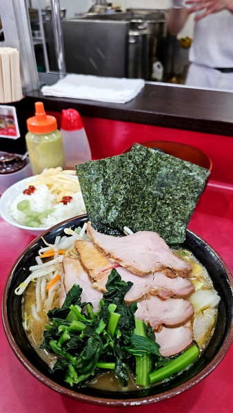 「チャーシュー麺＋野菜畑＋ライス」@杉田家 千葉祐光店の写真