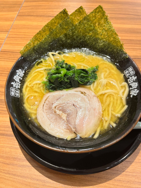 「醤油ラーメン」@横浜家系ラーメン 壱角家 海浜幕張店の写真