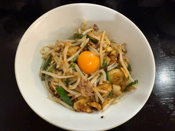 「ベトコンまぜそば 1100円」@麺屋えいとの写真