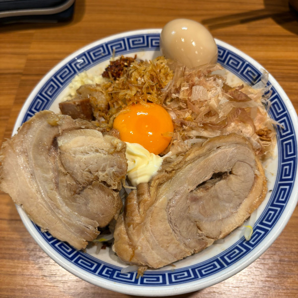 「豚玉汁なし+チャーマヨバター+追い飯」@びんびん豚の写真