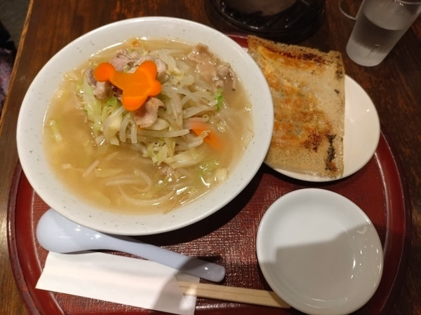 「タンメン餃子3ヶセット1,250円」@餃子とタンメン 天の写真