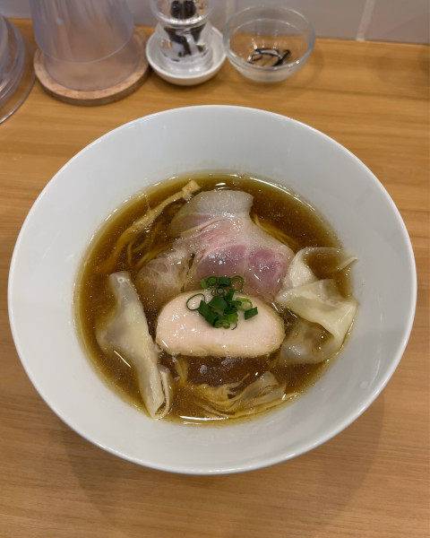 「わんたん醤油らぁめん（1000円）」@らぁめんどろっぷの写真
