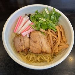 限定麺 オリーブ油そば　900円。