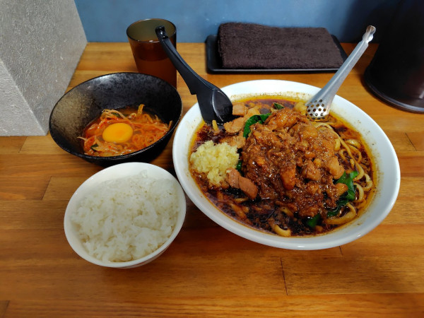 「すた満そば　半ライス　シビカラ生玉　970+80+150」@元祖スタミナ満点らーめん すず鬼 熊谷うえちゃん店の写真