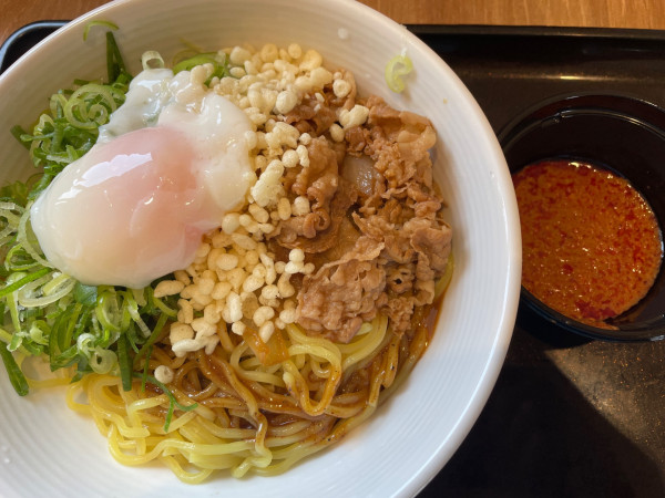 「半熟牛玉まぜそば:767円」@吉野家 4号線黒岩店の写真