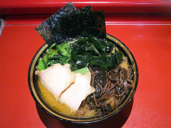 「ラーメン チャーシュー キクラゲ ワカメ」@厚木家の写真