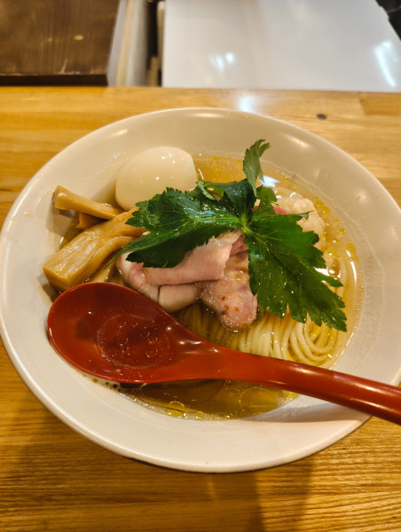 「中華そば（松）（白）」@自家製麺 くろ松の写真