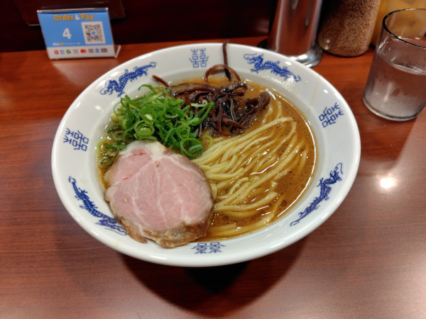 「ストロング醤油豚骨ラーメン¥1000」@ラーメンニキ新橋の写真