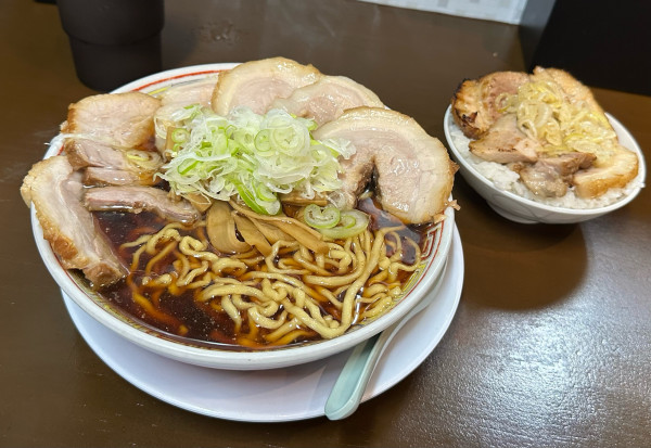 「肉中華そば（中太麺）」@丸中華そばの写真