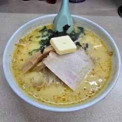 味噌カレー牛乳ラーメン 麺半分