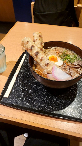 「新大阪そば　牛肉　竹輪」@浪花そばの写真