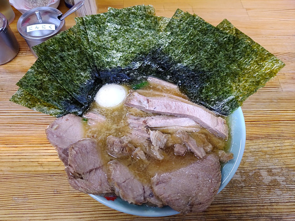 「チャーシューメン 海苔増 味玉 細切りチャーシュー」@ラーメン竜家 六角家姉妹店の写真
