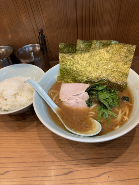 「ラーメン（並）　850円」@横浜家系ラーメン 武蔵家 秋津店の写真