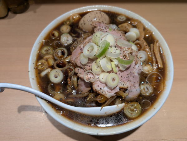 「札幌ブラック　味玉」@札幌六坊の写真