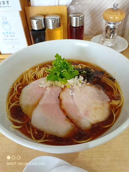 「支那そば（黒）」@支那そば まるこうの写真