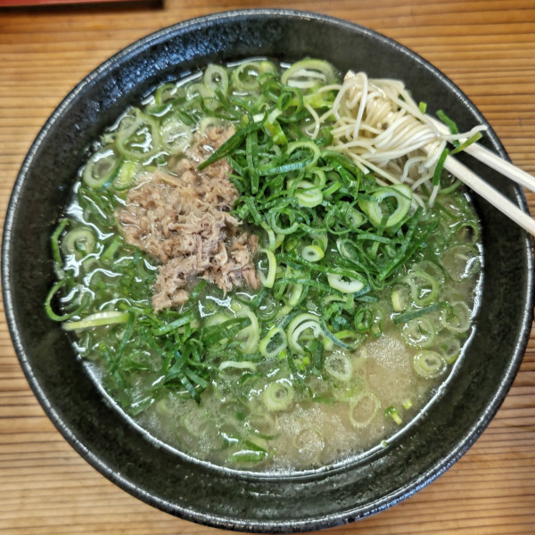 「ラーメン(700円)、替玉(100円)」@五号線沿いの元祖長浜ラーメンの写真