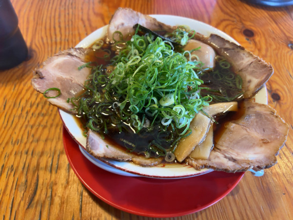 「特製中華そば 平打ち麺」@中華そば 八平の写真