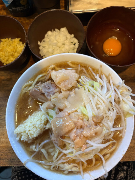 「ラーメン　たまねぎ　生姜　生卵」@麺屋 鳳の写真
