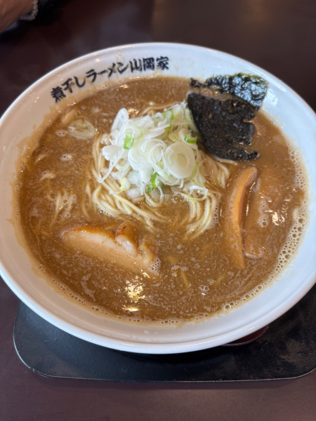 「煮干し豚骨ラーメン（細麺、麺大盛り）」@煮干しラーメン山岡家 荒川沖店の写真