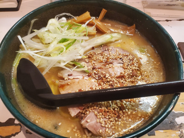 「香ばし味噌」@らぁめん銀波露 ラソラ札幌店の写真