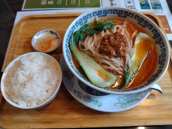 「担々麺(ライス、ザーサイ付き)¥979-」@定番中華と石焼きビビンバ かえでの写真