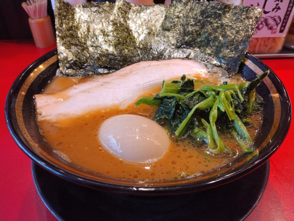 「ラーメン＋味玉」@家系ラーメン 王道乃印 柏店の写真