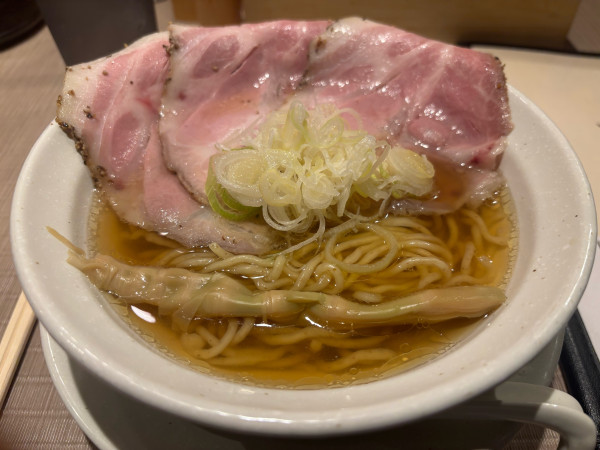 「レアチャーシューらーめん950円 貝出汁」@麺屋優光 名古屋店の写真