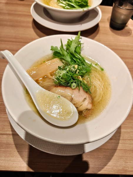 「鶏そば」@鶏そば かぐら屋 西新宿店の写真