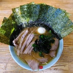 半チャーシューメン 細切りチャーシュー 海苔増 味玉