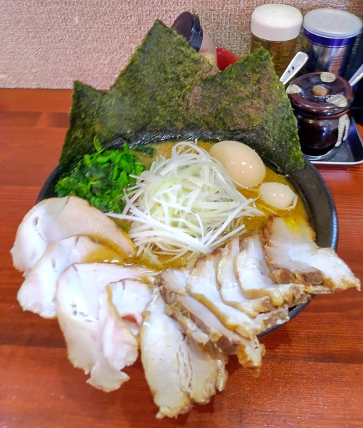 「まかないらーめん バラチャーシュー5枚」@横浜家系らーめん 天王家 寒川総本店の写真