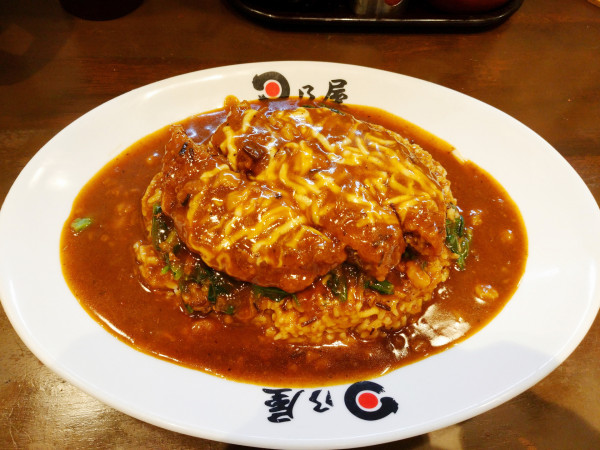 「メンチカレー＋チーズ＋ほうれん草」@日乃屋カレー 大手町店の写真