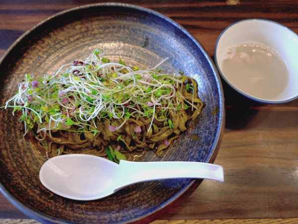 「（限定）アワビの肝のソース和えそば　２０００円　※」@稲荷屋の写真