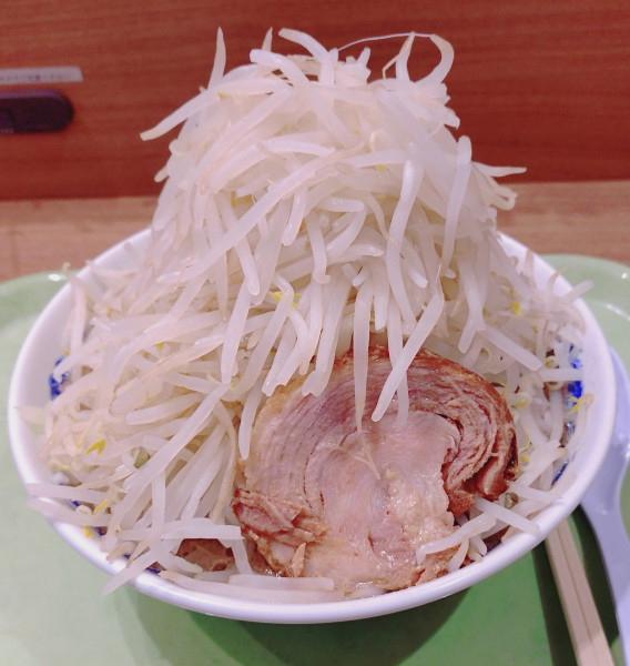 「ラーメン（並）　８４０→７４０円　※」@ジャンクガレッジ イオンレイクタウンmori店の写真