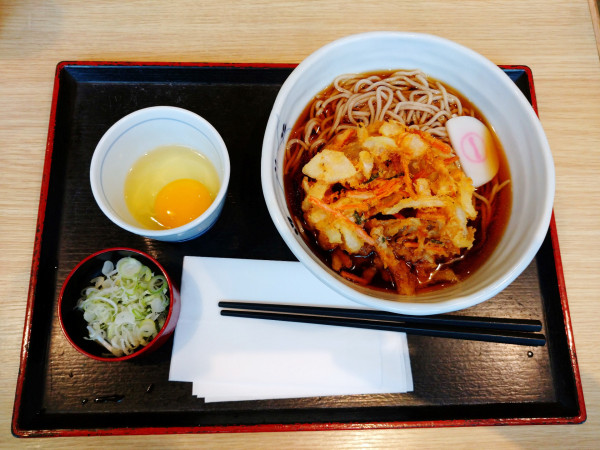 「かき揚げ天玉そば（690円）」@そばいち ペリエ海浜幕張店の写真