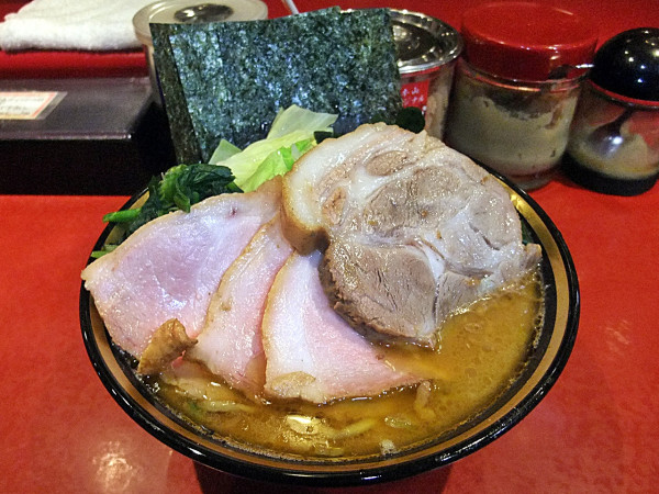 「チャーシューメン 特上チャーシュー キャベツ ワカメ」@厚木家の写真