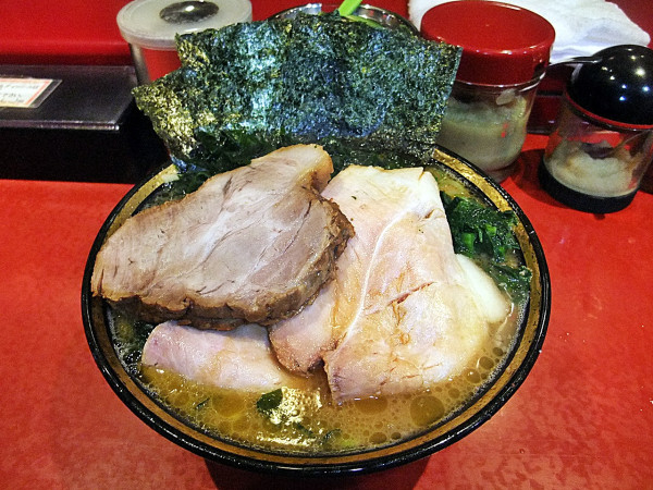 「ラーメン 特上チャーシュー スモークチャーシュー2枚 ワカメ」@厚木家の写真