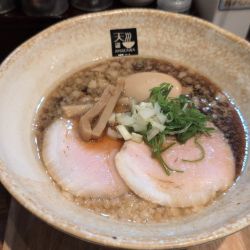 あぐー豚背脂入 醤油らあめん