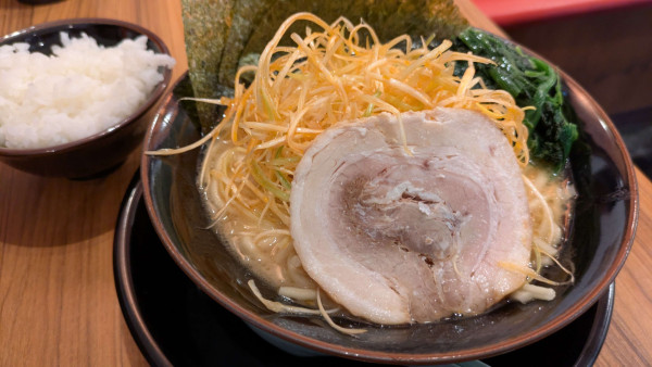 「ねぎラーメン+ライス」@横浜家系ラーメン 壱角家 落合南長崎店の写真