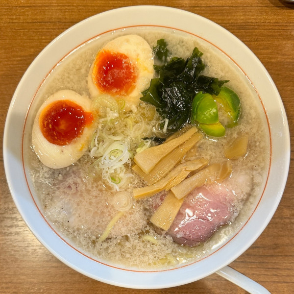 「味玉らぁ麺（塩  背脂ふつう 並盛）」@らぁ麺 辰丸の写真