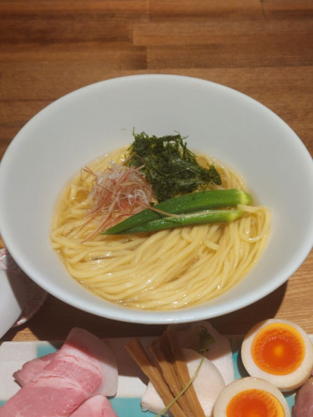 「冷やしらぁ麺＋海鮮丼＋日本酒」@酒肴場 屯の写真