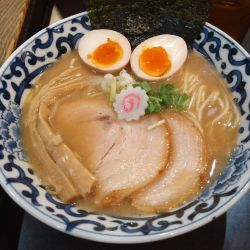 魚介とんこつ濃厚らーめん