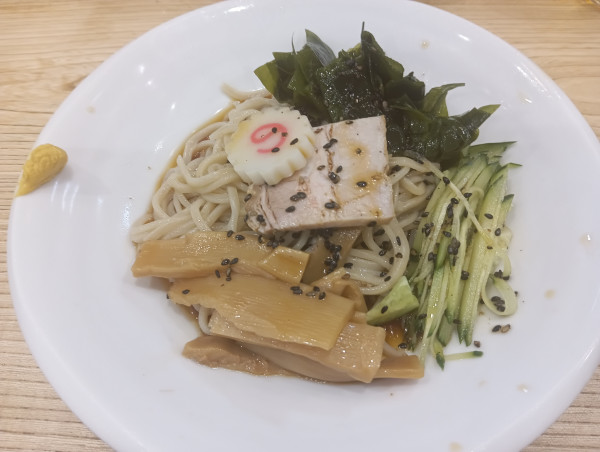 「冷し中華・麺軽め+わかめ」@らーめん 高尾の写真