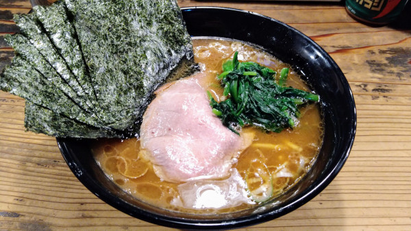「ラーメン(味濃いめ･麺硬め)+海苔(サービス)」@家系ラーメン クックらの写真