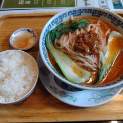 定番中華と石焼きビビンバ かえでの写真